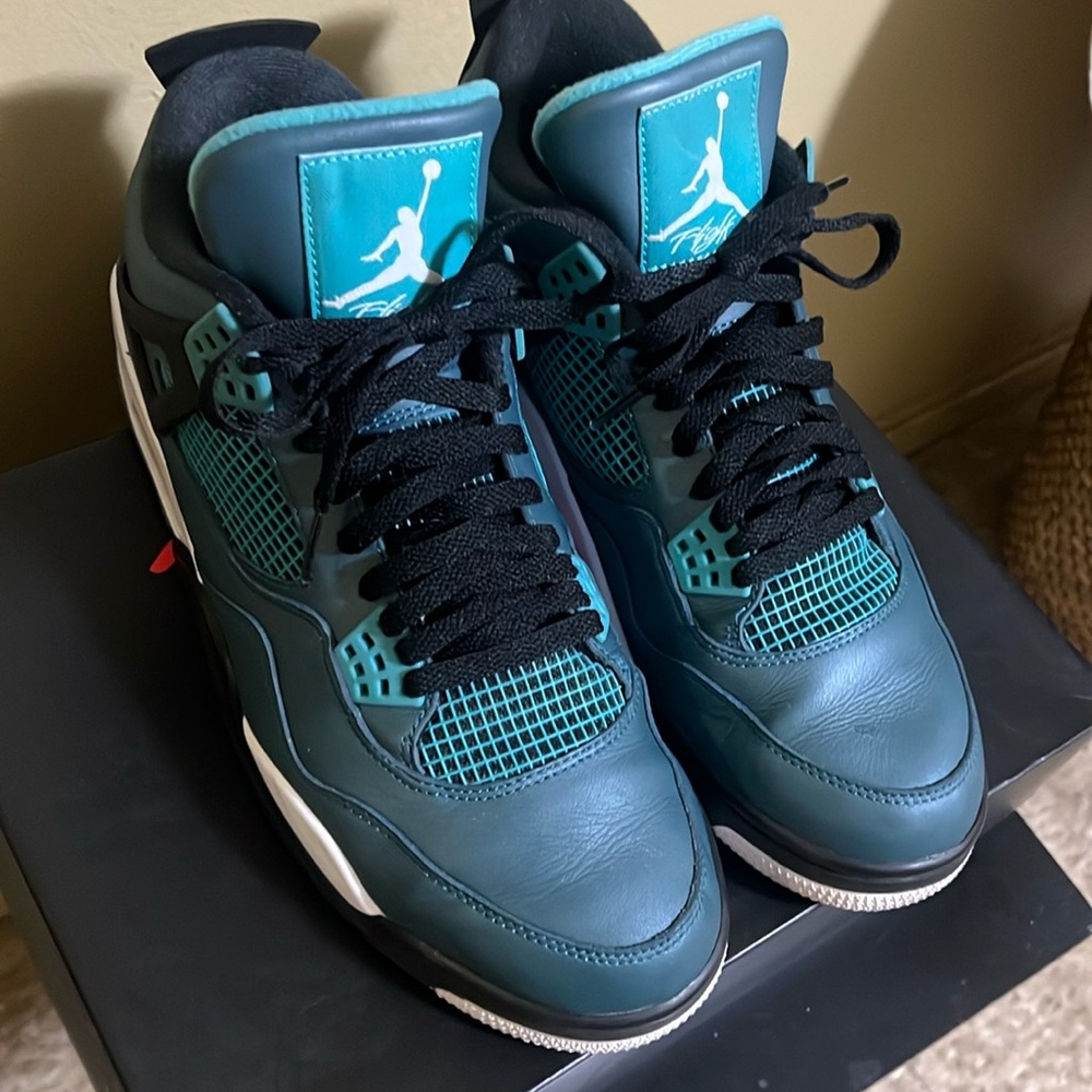 Air Jordan 4 Retro